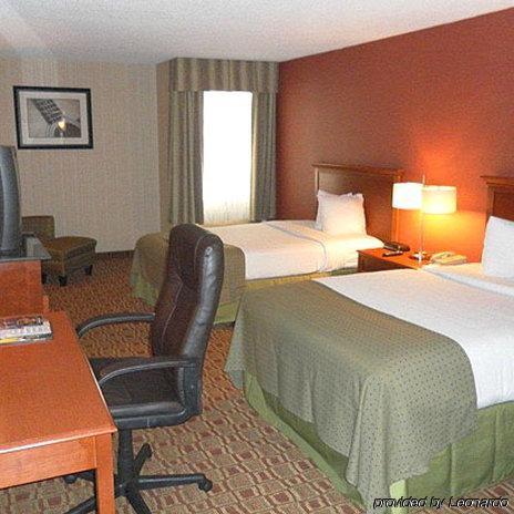 Clarion Hotel & Suites Conference Center Memphis Airport Rom bilde